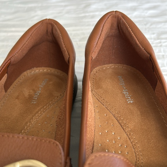 EASY SPIRIT Women’s Avienta Loafer Cognac Brown Flexible Metal Hardware SIZE 8.5 - Picture 9 of 13